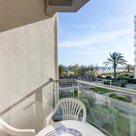 In On The Beachfront Apartman