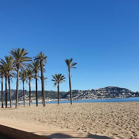 In On The Beachfront Apartman *
