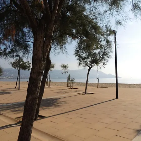 In On The Beachfront Apartman